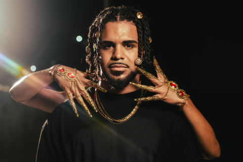 MAUI - “Comemorar?” é mais que um clipe. É uma pergunta que vem da favela pro mundo.