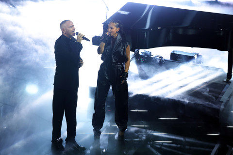Eros Ramazzotti e Alicia Keys se apresentam no Festival de Sanremo